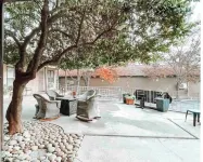 #8 Downtown Apt -Historic main street - King Bed