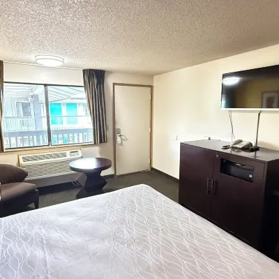 Pepper Tree Inn Hotels near Pendleton City Park