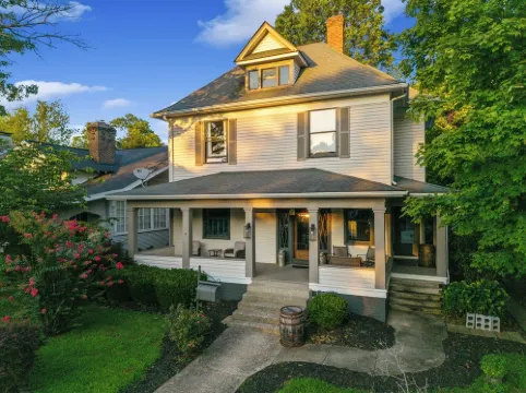 Bourbon Trail Retreat . Sleeps 10 + Hot Tub. In the Heart of the Bourbon Trail