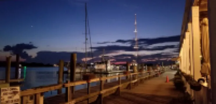 Charming 1-bedroom apartment with King Bed.  No Stairs.  Steps to the Ocean.