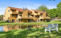 3 Pools! Updated Bedroom/Loft Area. Minutes from Golf/Lakes. Lots of Amenities.