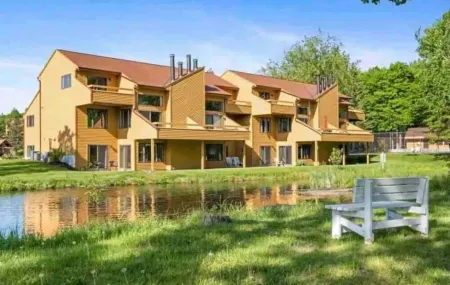 3 Pools! Updated Bedroom/Loft Area. Minutes from Ski/Golf/Lakes.