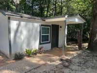 Allie Rose/Cabin 3 Lake Athens/ Canton Trade Days