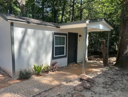 Allie Rose/Cabin 3 Lake Athens/ Canton Trade Days