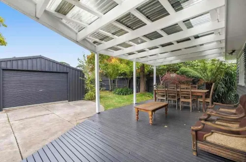 quiet home walk to lake playground shops and golf Hotels in Alfredton