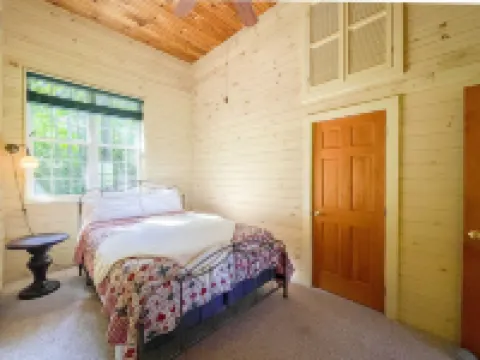 Cozy CHQ Farmhouse Escape by Stream & Cabin - 2.8mi to Main Gate, sleeps 12!