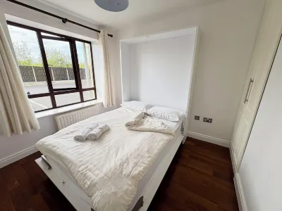 Family Friendly Mullingar Self Catering Apartment on Park Hotel Grounds Отели в г. 