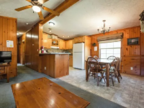 The Loon Cabin at the Riviera Resort in Neillsville, Wisconsin! デューハーストのホテル