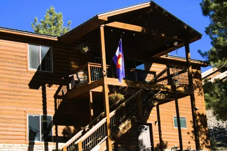 Quiet 3 bedroom home in a secluded neighborhood, minutes away from downtown LC.