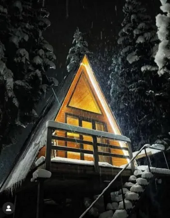 Cabin in the forest, near to ski lift, provide breakfast and dinner Отели в г. Местийский муниципалитет