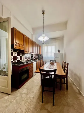 Spacious, cozy, with comfortable beds and perfect location for Etna