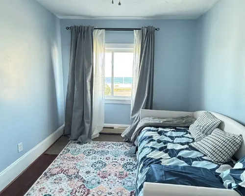 Charming 2-bedroom building in delightful Hull with ocean view Hotels in Hull