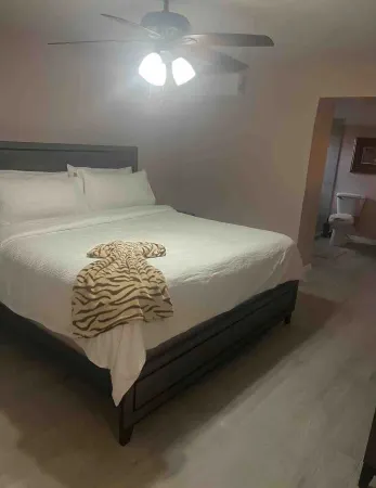 Pepper Town Villa is a 2 bedroom 2.5 bed villa with a pool and of outdoor space Отели в г. Ботл Крик