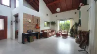 Cozy House with Jacuzzi in a Gated Community, Praia do Campeche, Floripa, SC