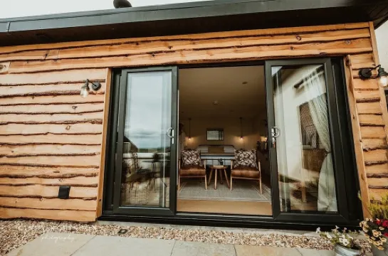 Cosy countryside Chalet with log burner and hot tub.