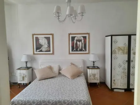 Belvedere House, surrounded by greenery 2 km from the beaches