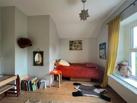 Beautiful hidden Frome Home Отели в г. Фроум