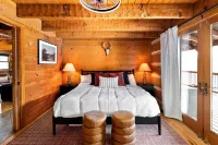 Amber Hills Lodge: Sauna,Golf Sim,Hot Tub,Theatre - 4-Star