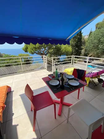 Renovated apartment, sea view, S-W orientation, terrace, near Monaco, Mala beach Отели в г. Кап-Д'ай