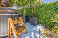 Spacious Luxury Oasis + Heated Pool+Jacuzzi+8P Tiki Bar- Beach Vibes Awaits You!