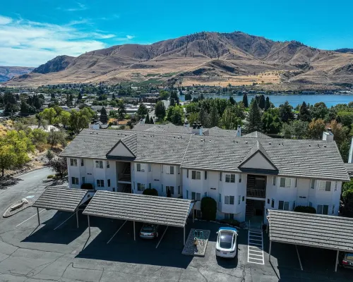 Cozy Chelan Condo, Lake & Mountain Views 쉐란 호텔
