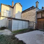 Alba - Appartement en Hyper Centre Avec Terrasse, Parking et Local à Vélos فنادق في Tonnerre