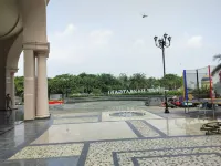 Dahlias : A perfect studio with every facility