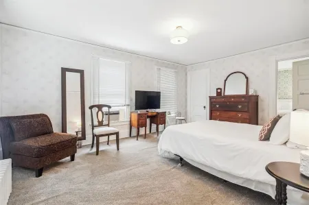 Historic Laconia Home near Lake Winni + Gunstock