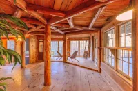 Incredible Smoky Mtn Lodge w/ Hot Tub Trails & Creek