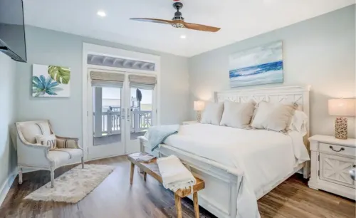 Welcome to your waterfront bliss!