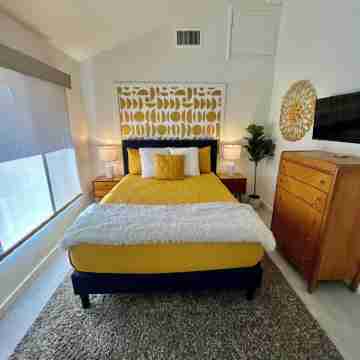 Palm Springs Desert Dream, updated 1 BR condo, comfortable, retro-feel appeal Rooms