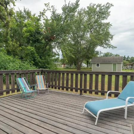 Goldfinch Guesthouse: Charming Family Home Near Lake & Downtown Claremore