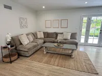 Spacious 5-bedroom house in enchanting Northridge with WiFi, AC Các khách sạn ở Northridge