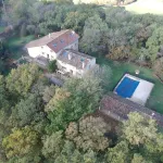 Charming countryside cottage - pool - capacity for 8 people. Hotels in Penne