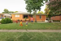 Charming 3-bedroom house in lovely East Dallas with AC and Plenty of Space - บังกะโล