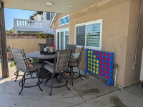 3-bedroom pool house in amazing Ontario with WiFi, AC. Start your getaway now