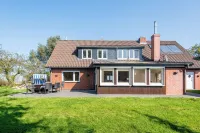 Oystercatcher vacation apartment with garden, terrace and beach chair