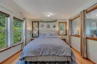 Charming 1-bedroom house with WiFi, AC in lovely Snohomish Hotels in Cathcart