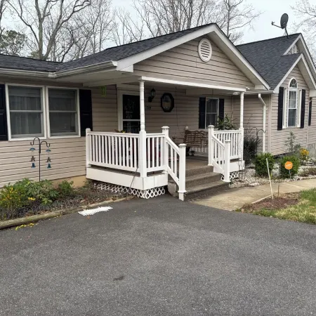 Charming 3BR - 2BA Comfy Home Near Beach, fun & relaxation-Perfect Getaway Spot!
