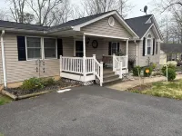 Charming 3BR - 2BA Comfy Home Near Beach, fun & relaxation-Perfect Getaway Spot!