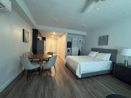 “NEW” Studio with pool, Baylor Medical, CO River, Lakes, WiFi, games, gym, tv