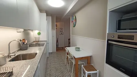 Centrally located apartment, recently renovated. Garage