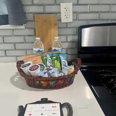 Charming Stand Alone Guest House in Burbank Close to Universal Studios