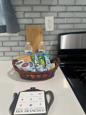 Charming stand alone guest house in Pleasant Burbank with AC Отели рядом с Аэропорт Боб Хоуп