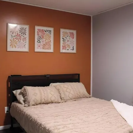 3-bedroom house in enjoyable Springfield with AC, WiFi. Relax and unwind