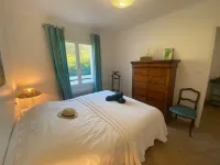 Lou Paradou, large village house, close to beaches Hotels in Le Pradet