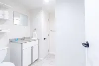 Charming 1-bedroom Guest suite in amazing Manchester-by-the-Sea with WiFi, AC Hotels in Manchester-by-the-Sea