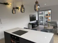 Charming 3-bedroom condo with undisturbed views of Caroline Park. Hotels in Puembo