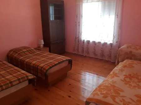 There are 4 bedrooms and 2 living rooms. Отели в г. Габала