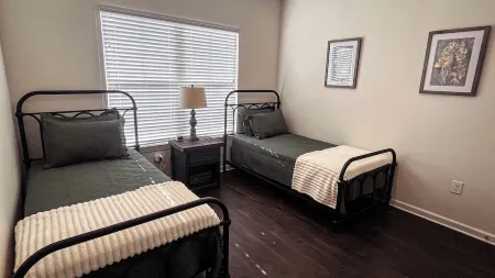 Relaxing 2BR/2BA Gated, Workspace, Pool, Near Redstone & Airport